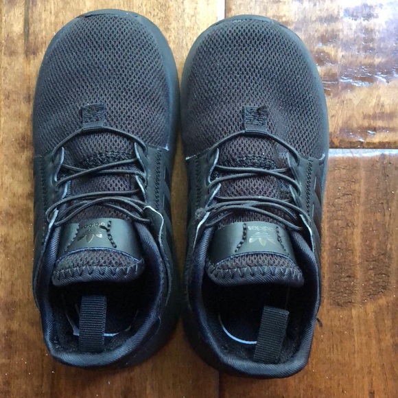 Toddler Adidas Black Tennis Shoes - Picture 2 of 4